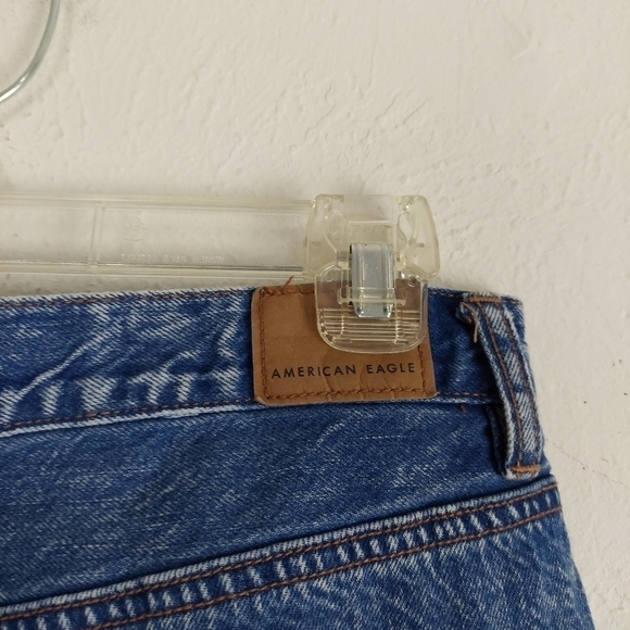 American Eagle High Rise Mom Jeans Size 6 High Rise Acid Wash Blue Medium Wash. - Picture 7 of 11